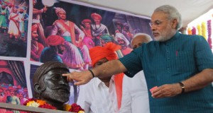 CM Narender Modi Unveils Chhatrapati Shivaji Maharaj statue