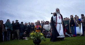 UK Druids Greet Dawn at Stonehenge on Winter Solstice