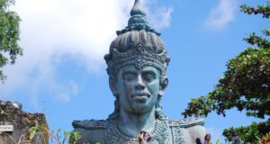 Governor Of Bali, Indonesia’s Only Hindu Region, Refuses To Cover Statues For King Salman Of Arabia