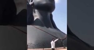 Video : Right Wing Christian Goes up to Adiyogi Deity and does a ‘Only Jesus Can Save You’ blah blah rant
