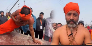 Video : Maha Kumbh: Seer Does One-Hand Pushup To Give Message Of Fitness