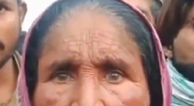 Video : Helpless Pakistani Hindu Mother Begs For Help After Her Minor Daughter Is kidnapped By Islamists.